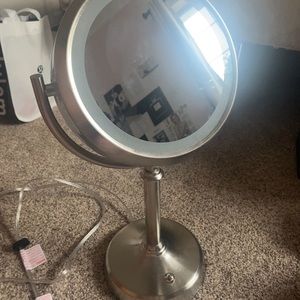 Makeup mirror